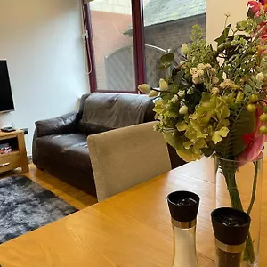 Modern 4 Mins From Gatwick Horley